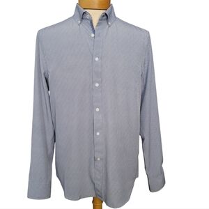 International Report Men's Button-Up 4 Way Stretch Shirt Size-Medium